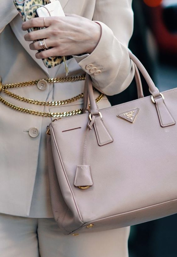 Luksusowe Torebki 3. Torebka Prada Galleria: Klasa i Elegancja w Wyjątkowej Skórze Saffiano